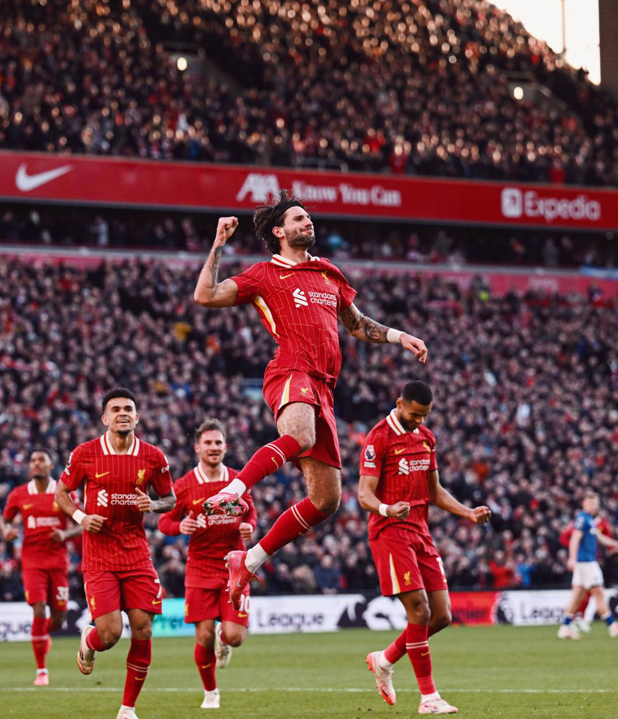 利物浦客场取胜，领跑积分榜不动摇 利物浦达成在顶级联赛第8000粒进球 