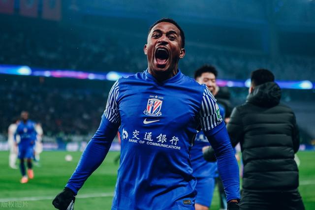 一位球员在最新比赛中发挥出色，获得赞誉 