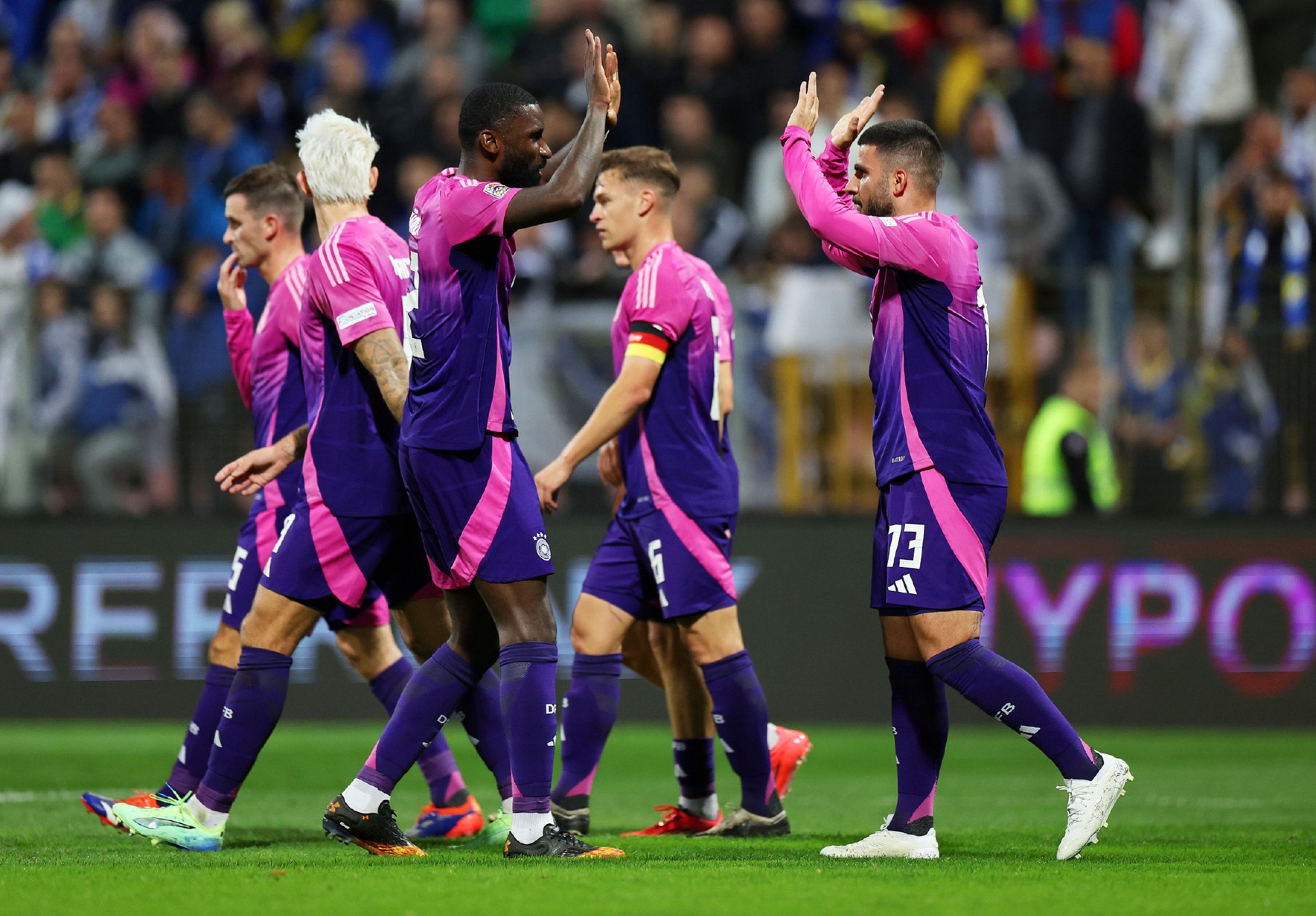 包含欧国联比赛激烈角逐球队实力均衡的词条