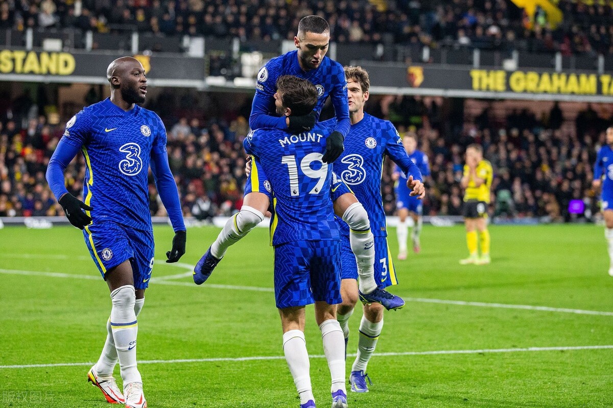 捷克球员踢进制胜球，为球队锁定胜局，成为英雄的简单介绍