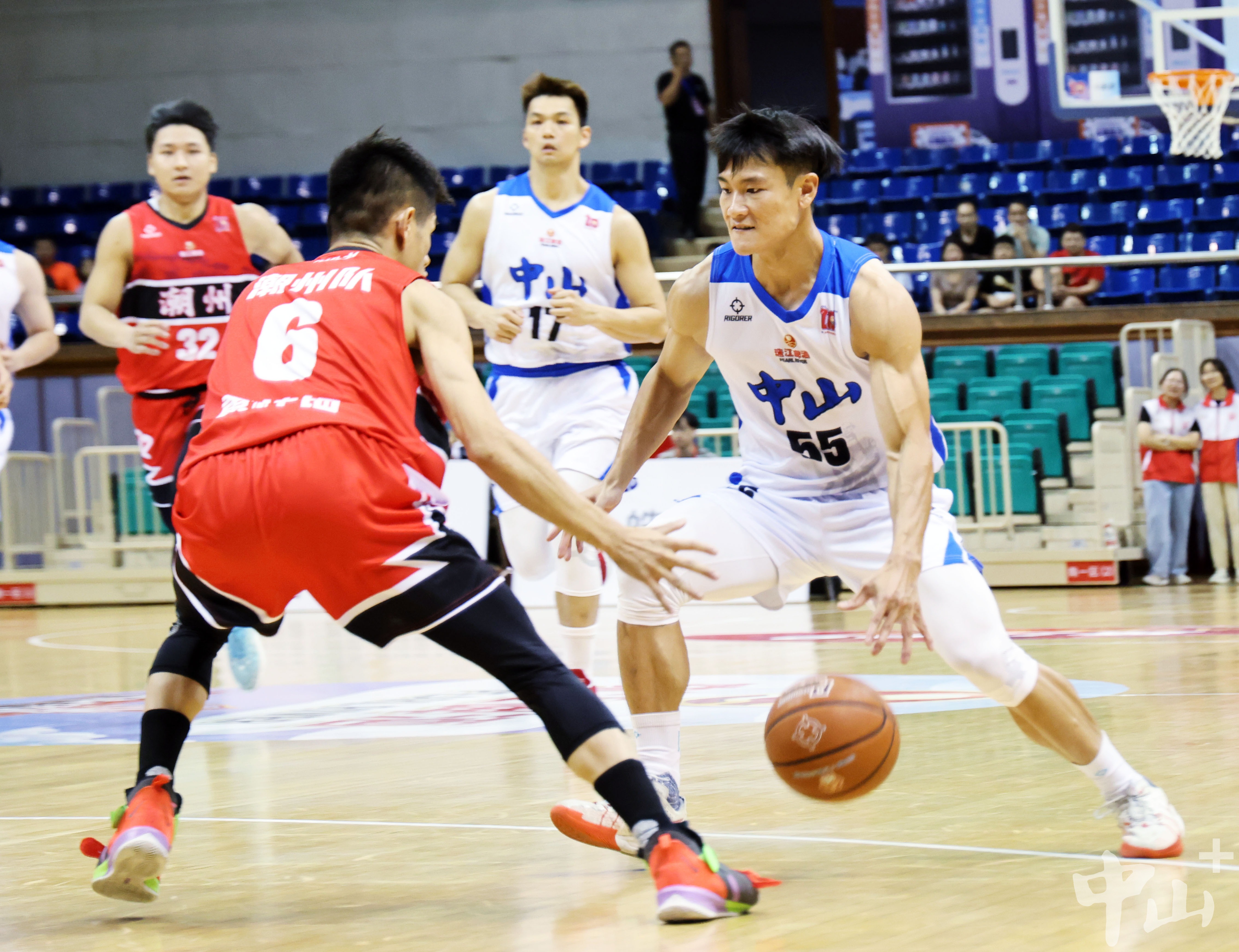 福建男篮联赛势头良好，球队战绩稳定的简单介绍