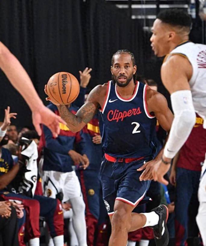 快船队展现稳健实力，逐渐爬升西部排名 