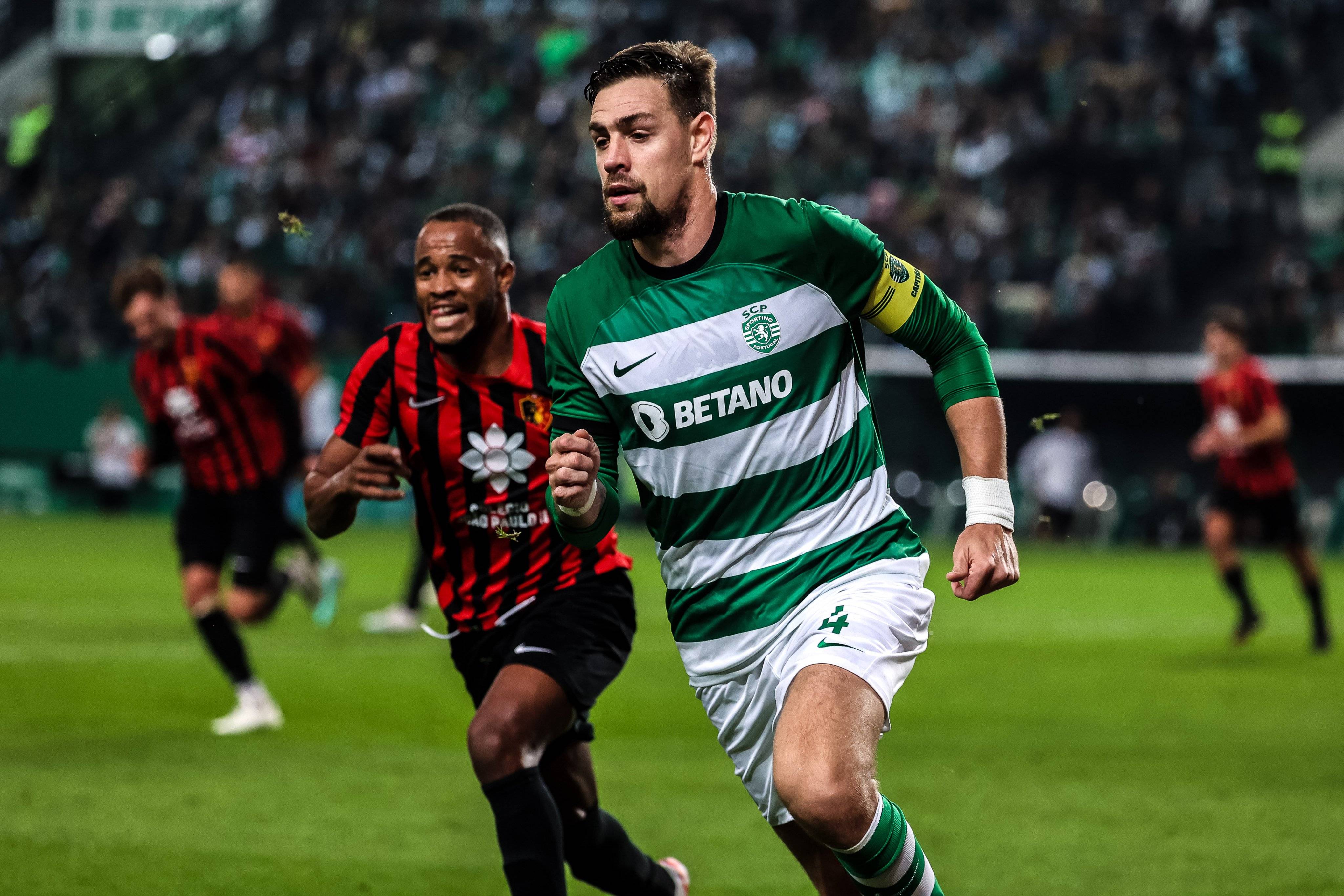 关于里尔将在客场对阵瓦朗谢纳展开比赛的信息