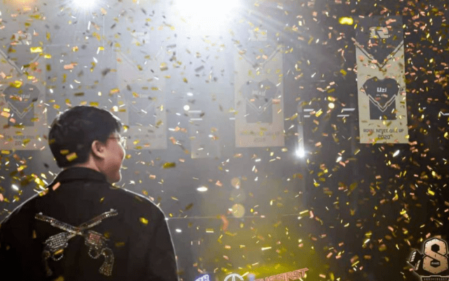 足球明星大战重燃，比赛引发观众无限期待 