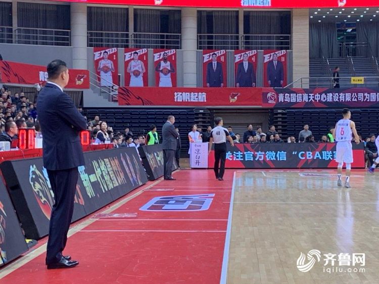 竞技盛宴再度上演，球员们拼尽全力 