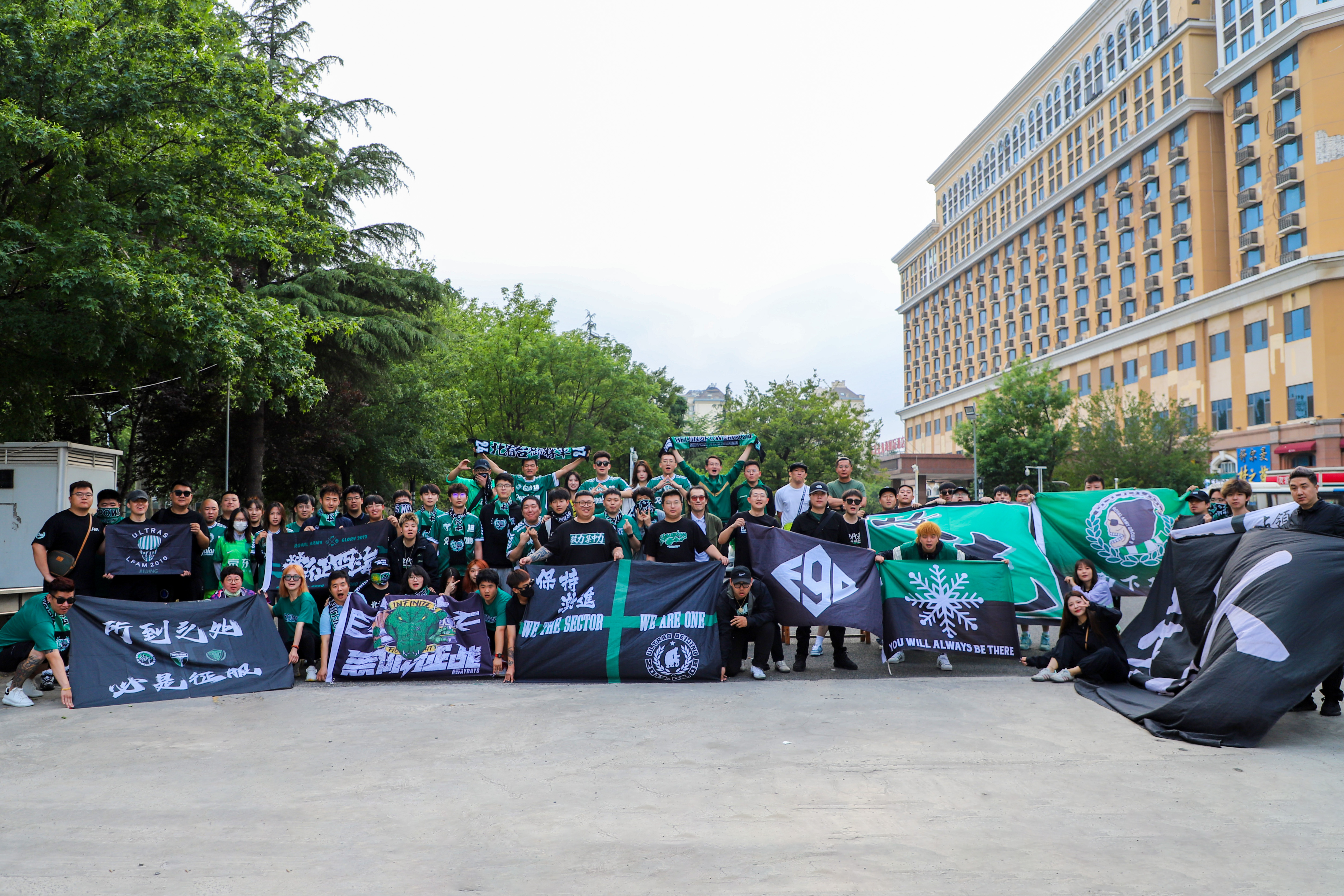 包含北京国安击败对手实现三连胜，全队表现抢眼的词条