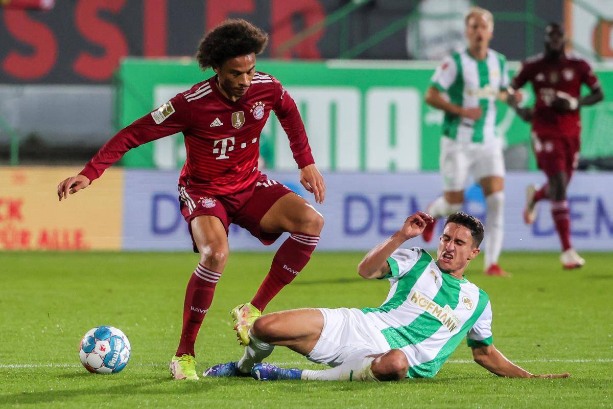 包含柏林赫塔球员遭遇犯规伤退，德甲比赛暴力事件引发关注的词条