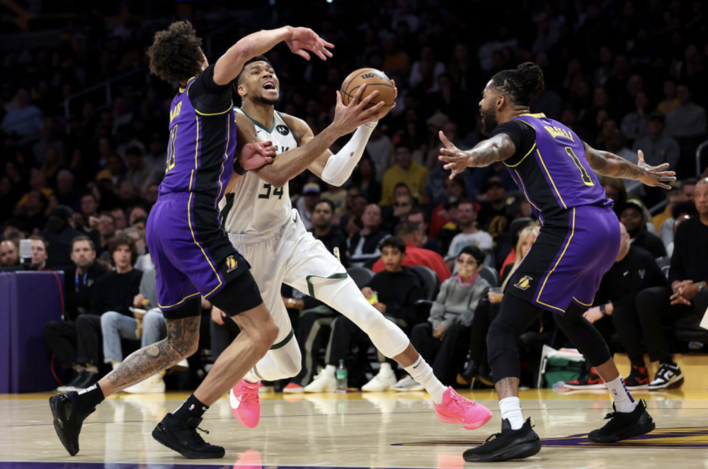 关于森林狼客场惨败，拉塞尔凋谢不振的信息