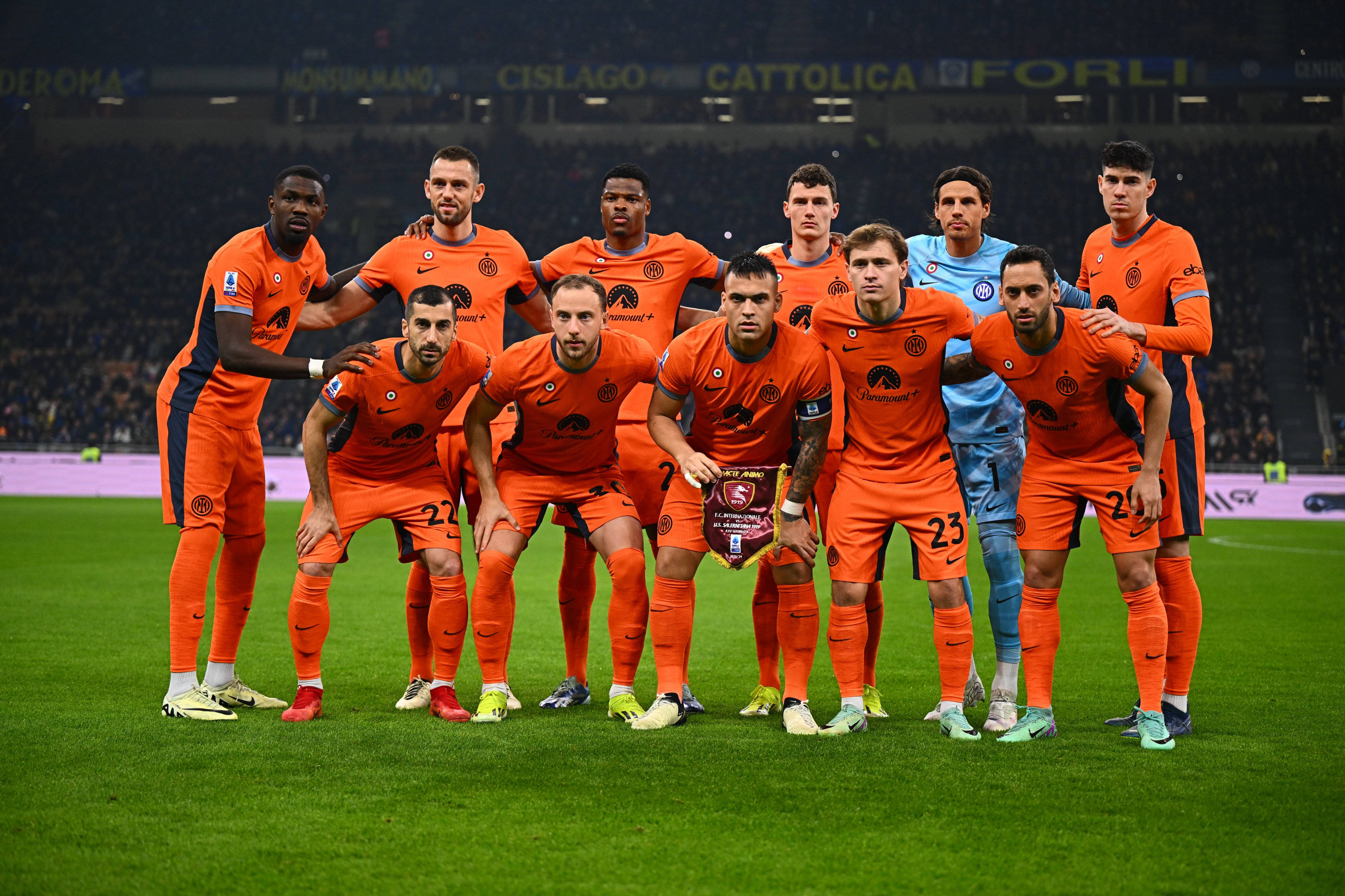 国米主场对阵佛罗伦萨，争夺意甲榜首位置 