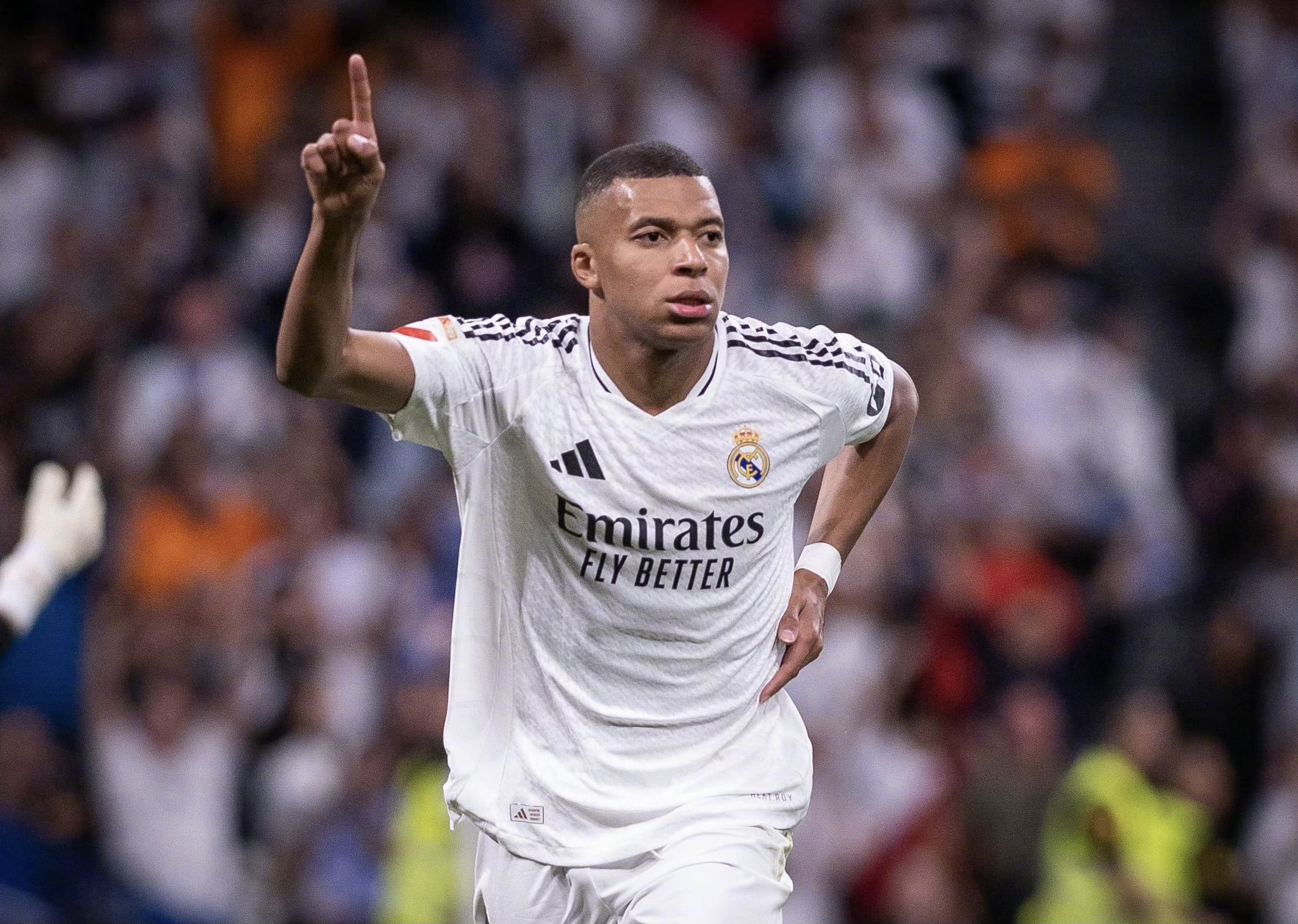 阿拉维斯前锋进球能力出众，成为队中焦点 