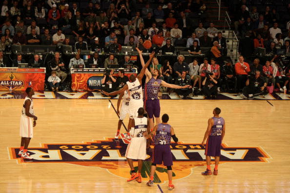 国际篮球明星争夺季后赛门票，胜者凯旋的简单介绍