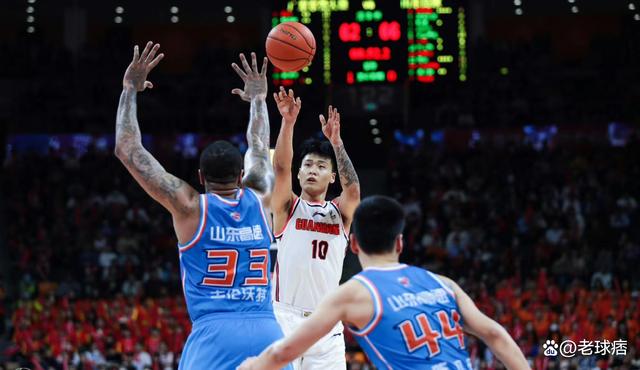 日本球队遭遇突发状况，险胜对手 