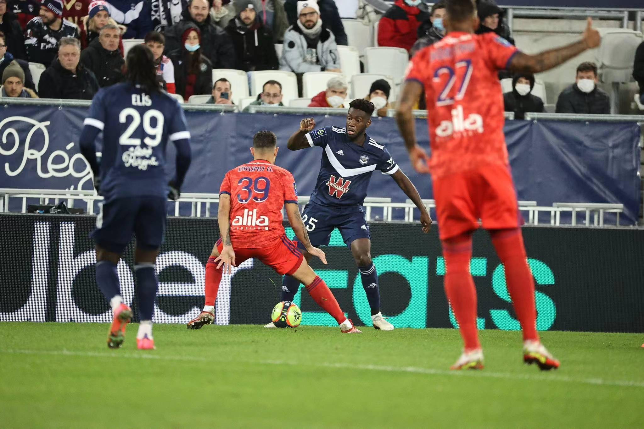 包含里昂队作客逼平对手前途一片光明的词条