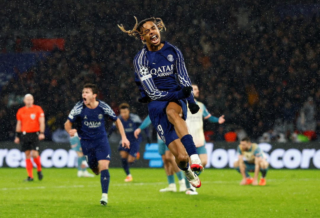 关于巴黎圣日耳曼奋力拼搏近胜曼城队的信息