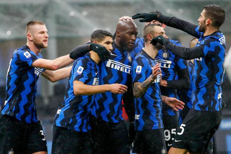 包含欧洲顶尖球队备战决赛阶段，战况激烈的词条