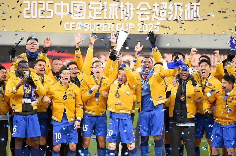 中国足球联赛上演精彩对决，胜负悬殊 