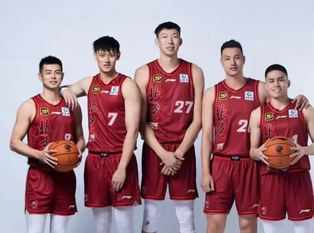 人全队士气高涨，准备下一场比赛迎战勇士 