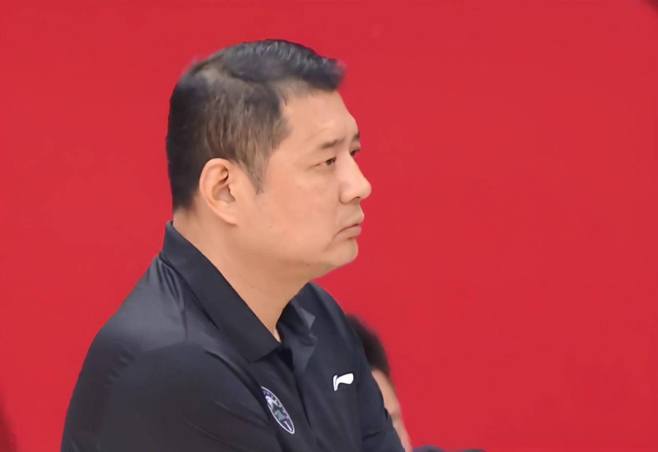 决胜时刻球员表现出色，锁定胜局 