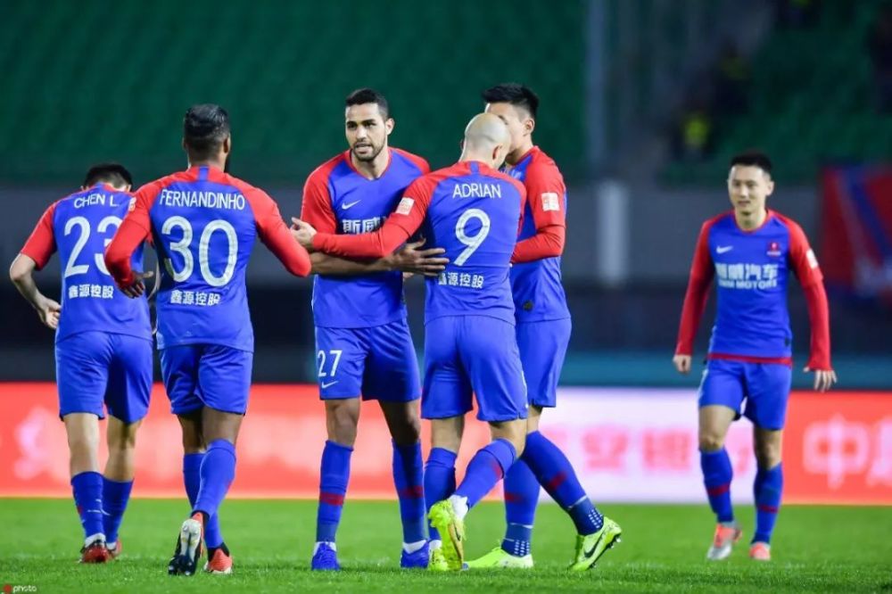 包含重庆斯威取胜河南建业，连胜止步的词条