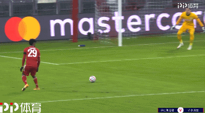 关于意大利大胜瑞士，提前锁定小组头名出线的信息