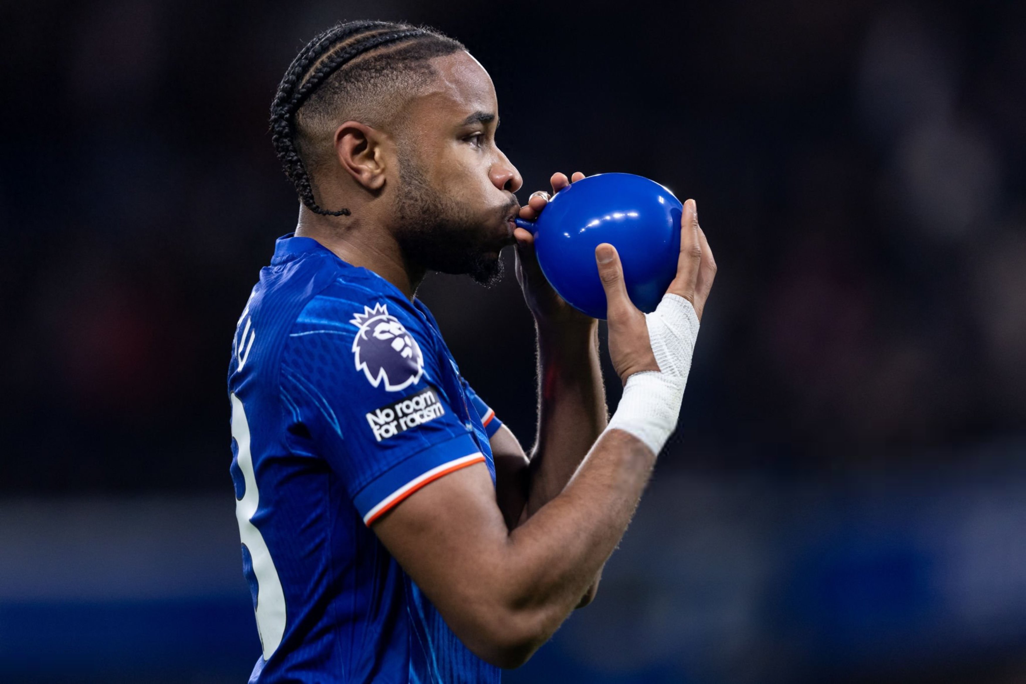 切尔西重获胜利前锋进球助攻抢眼的简单介绍