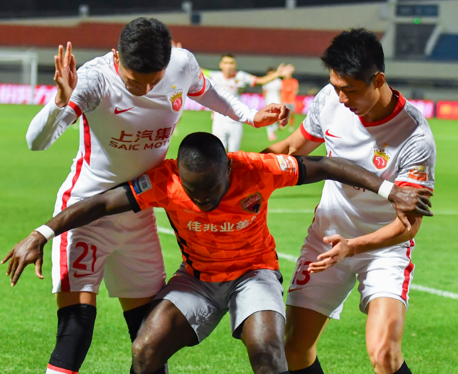 深圳佳兆业客场逼平天津泰达，保持不败的简单介绍