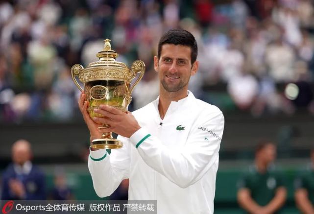 包含塔什干火车头球员讨论下一步计划的词条