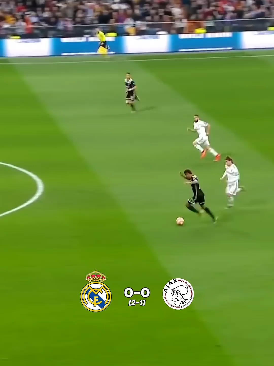 阿贾克斯在客场大胜，保持领先优势 