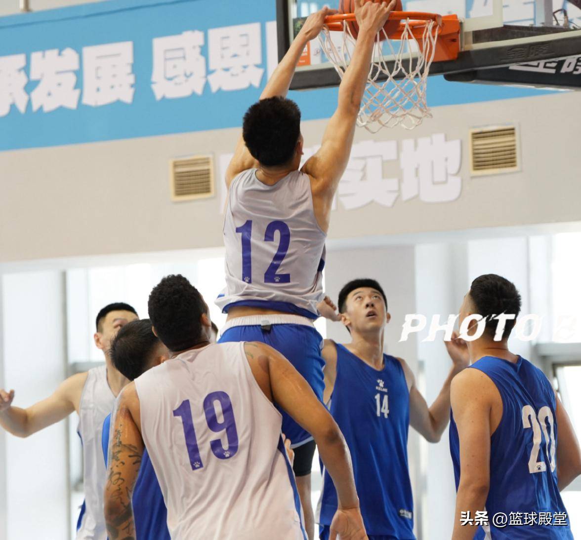 部分球员新增伤号，对球队阵容造成影响 