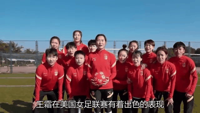 中国女足迎战巴西，展现出色表现 