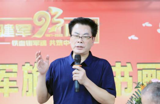 经验老将发挥关键作用，指引球队前行 
